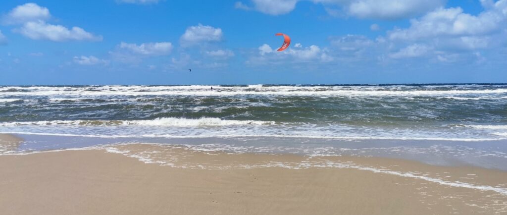 Kitesurfer an der Nordsee bei Ouddorp